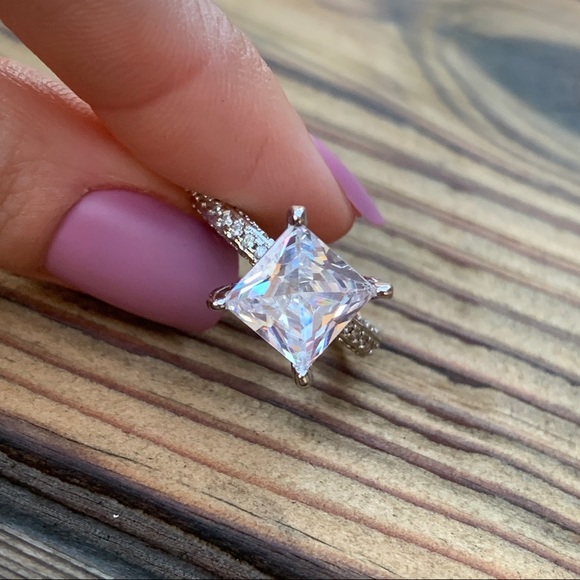 AURORA ♡ Luxurious Cubic Zirconia Ring GIFT - Picture 2 of 8